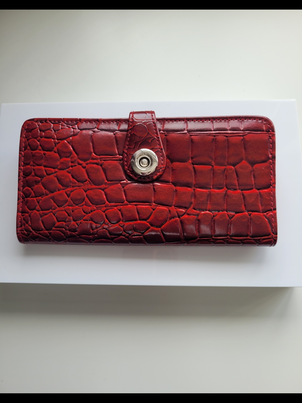 NWOT - Sunlik Red Crocodile Embossed Faux Leather Trifold Clutch Wallet